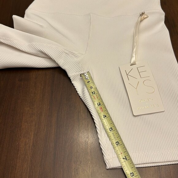 NWT Athleta + Alicia Keys Elation Ribbed Bike Shorts Cream Color Size Medium - Picture 9 of 16